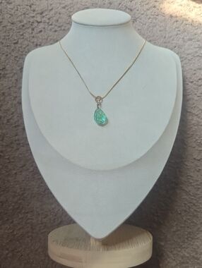 Vintage Gold Tone Stainless Chain Necklace with Green Teardrop Pendant 70s
